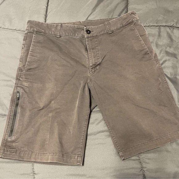 Men's The North Face Hommes Shorts Dark Gray Size 34 & 10" Inseam - Picture 1 of 10